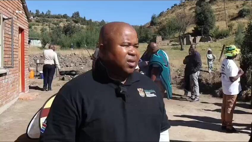 Free State Department of COGTA and Human Settlement MEC Saki Mokoena in the community of Naledi Maluti-A-Phofung to celebrate the new house build for 75 year old Maria Malakwane.