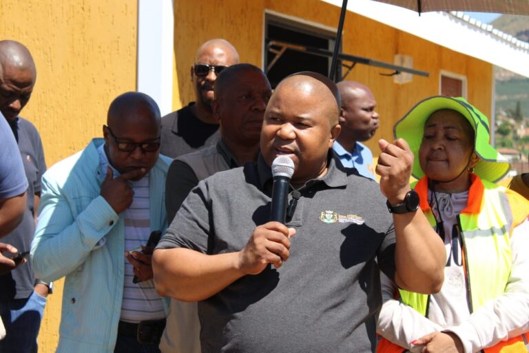 Cogta and Humam Settlement MEC Saki Mokoena handing over a house in Qwaqwa.