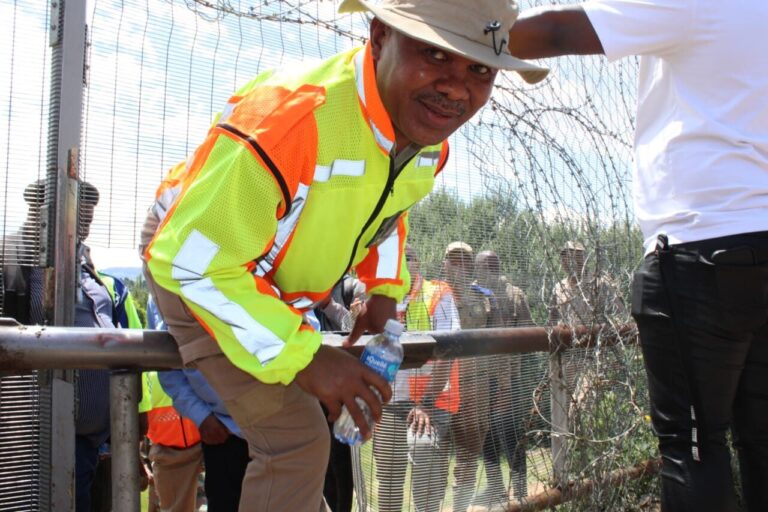 Mec showing illegal crossing on the Ficksburg bridge.