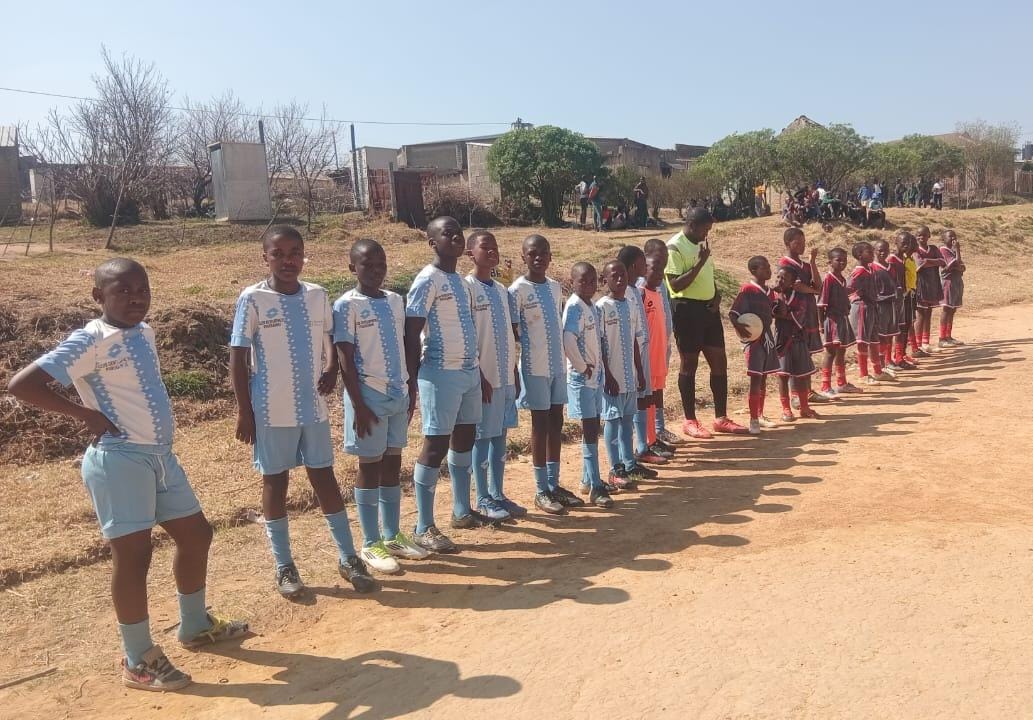 Lucitano FC (in Black and Red) and Paris FC (in Sky blue)