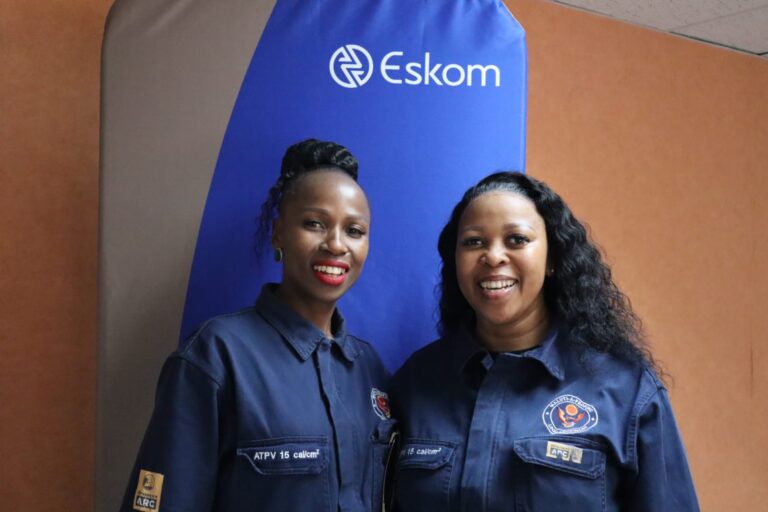From left to right: Maluti-a-Phofung female electricians Masana Ramakau and Ntsoaki Moloi